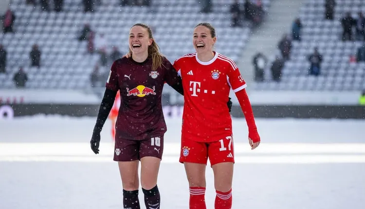 FC Bayern women beat RB Leipzig 3-0 in snow. They now lead the league by nine points.