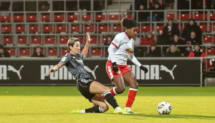 Eintracht Frankfurt wants better defense. They play Bayer Leverkusen soon.