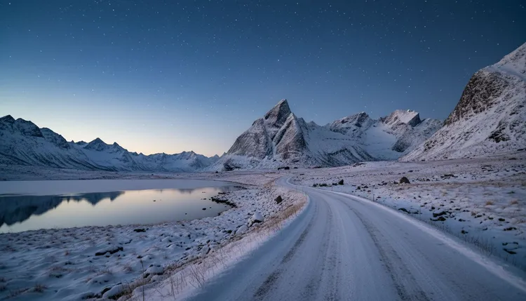 Start dagen med en oversikt over det viktigste som skjer i Lofoten. Her får du oppdatert informasjon om vær, trafikk og flytrafikk.