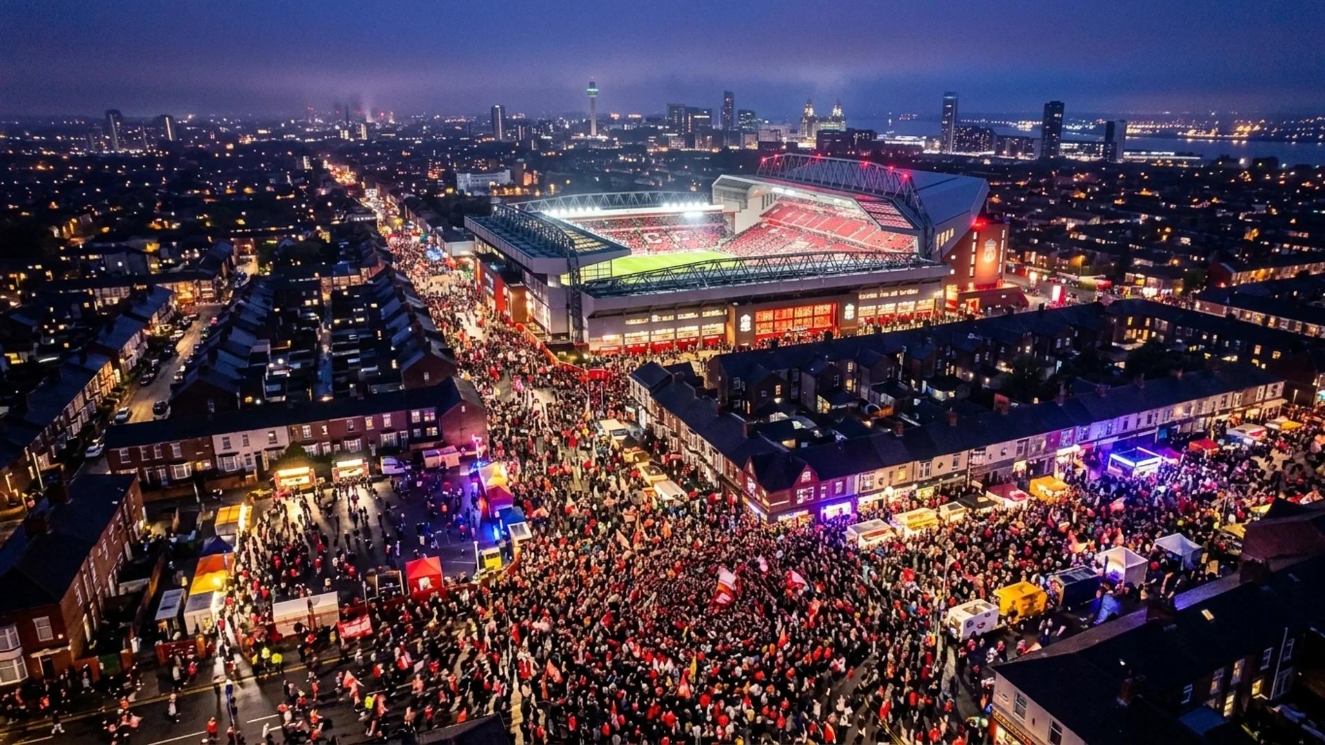 Luftbilde av Anfield stadion med fans som samles rundt i en lysby.