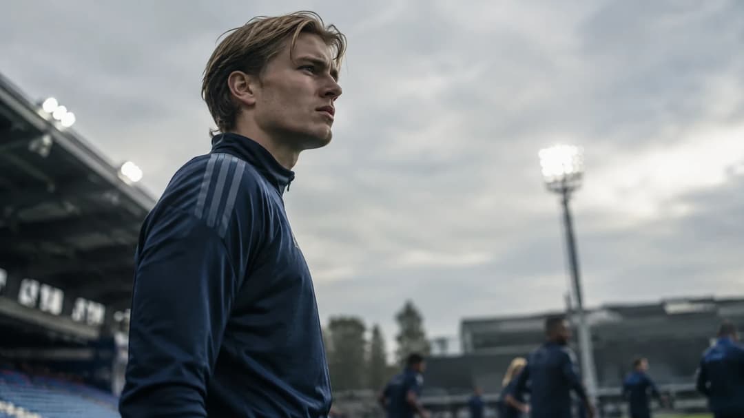 Sebastian Jarl preparing on the field before a match.