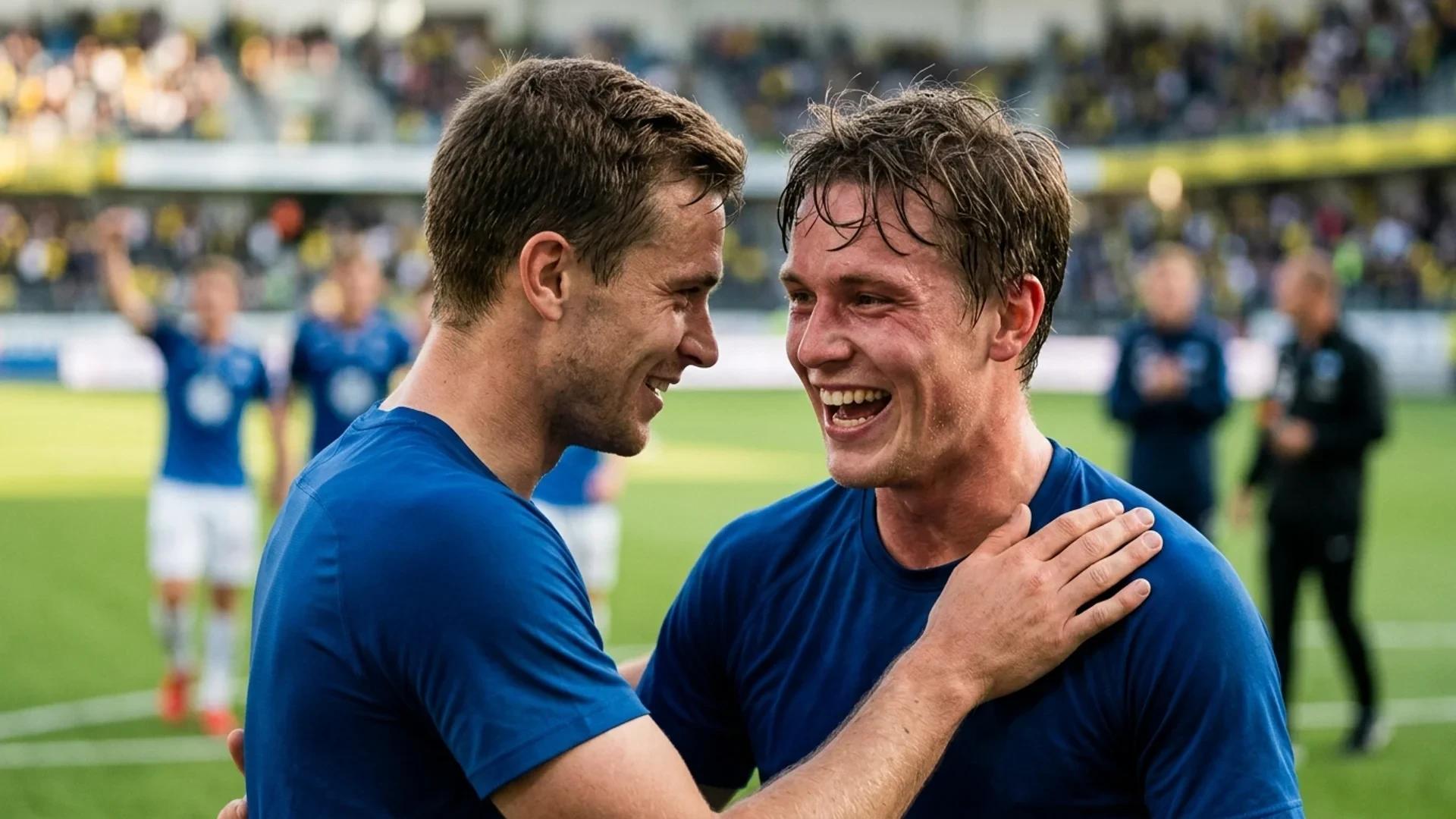 Sander Kilen feirer tett sammen med en lagkamerat etter Moldes seier mot Start.