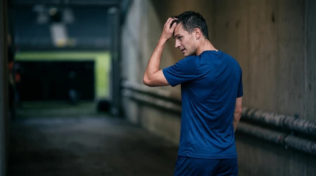 Lucas Ravn Haren står alene i dempet lys etter Vålerengas seier over Brann.