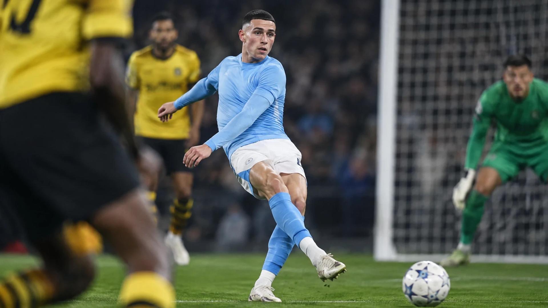 Phil Foden feirer en scoring for Manchester City i en Champions League-kamp.