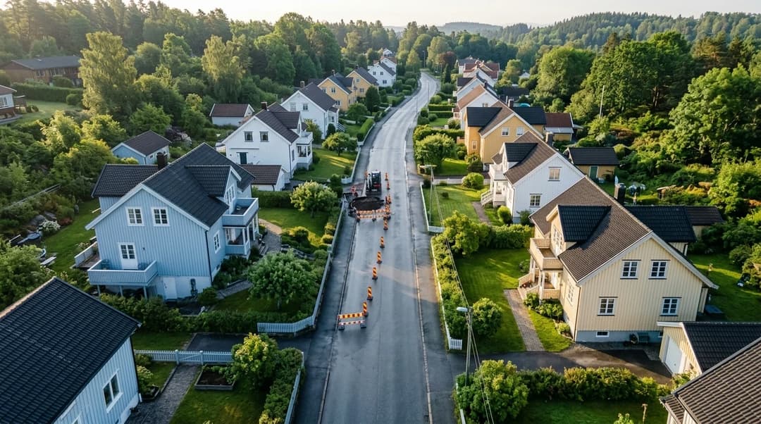 Bird's-eye view of Gårdsbakken in Bøkelia, showing homes and ongoing construction work without any people.